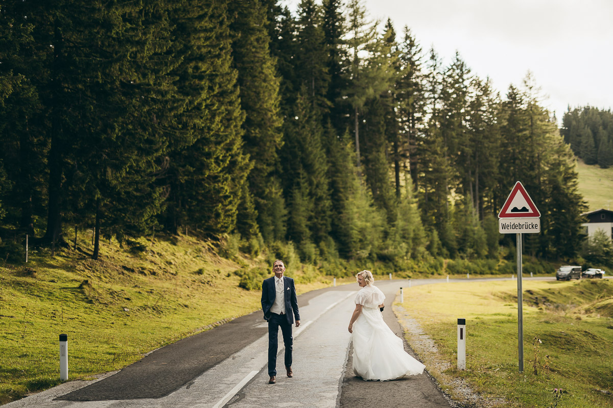 After Wedding Shooting im Spätsommer nach dem Regen auf der Sommeralm