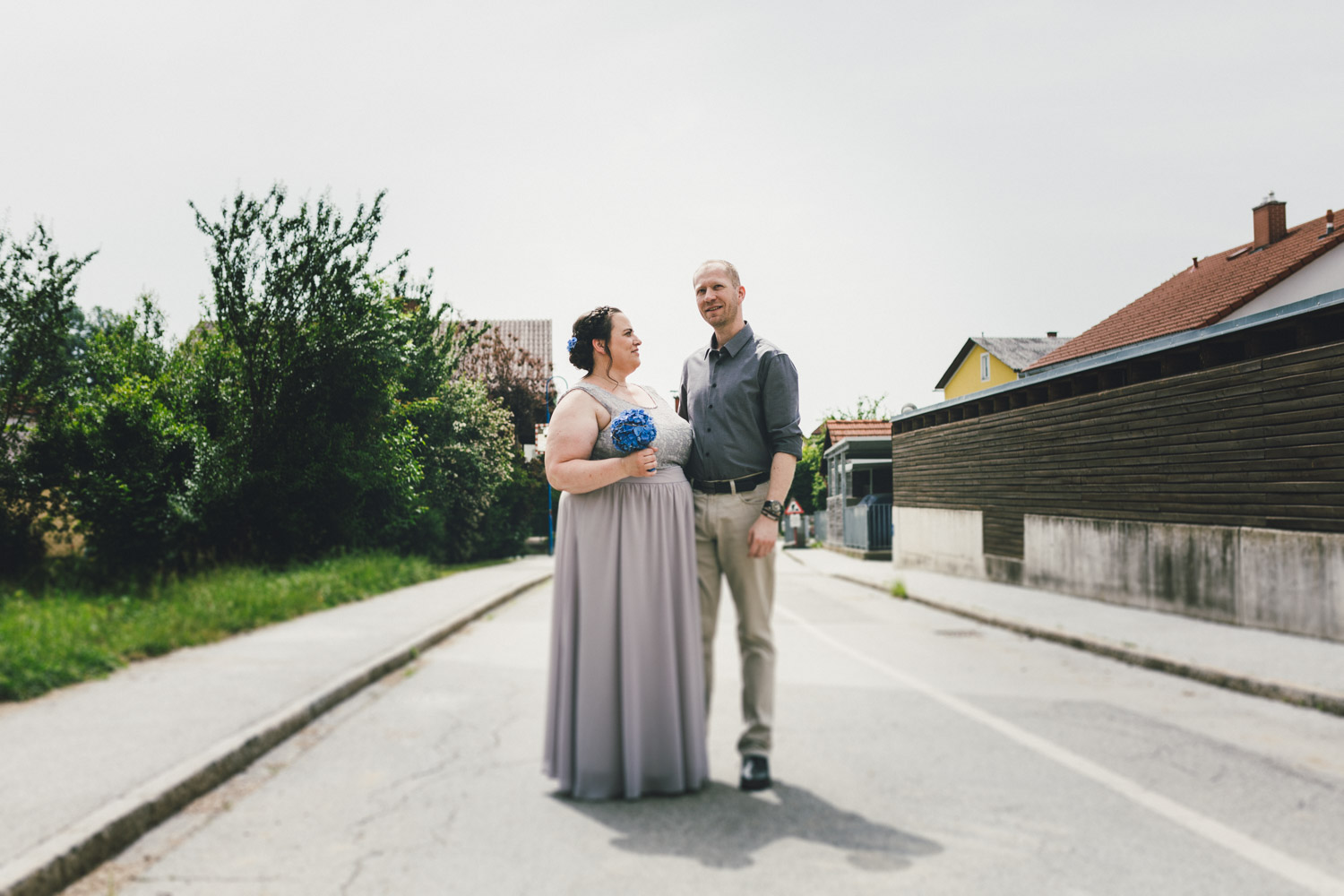 Urbane Brautpaarfotos in der Stadt Gleisdorf