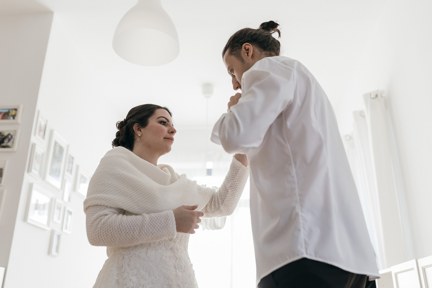 Intimes Getting-ready bei der Grazer Elopement-Hochzeit