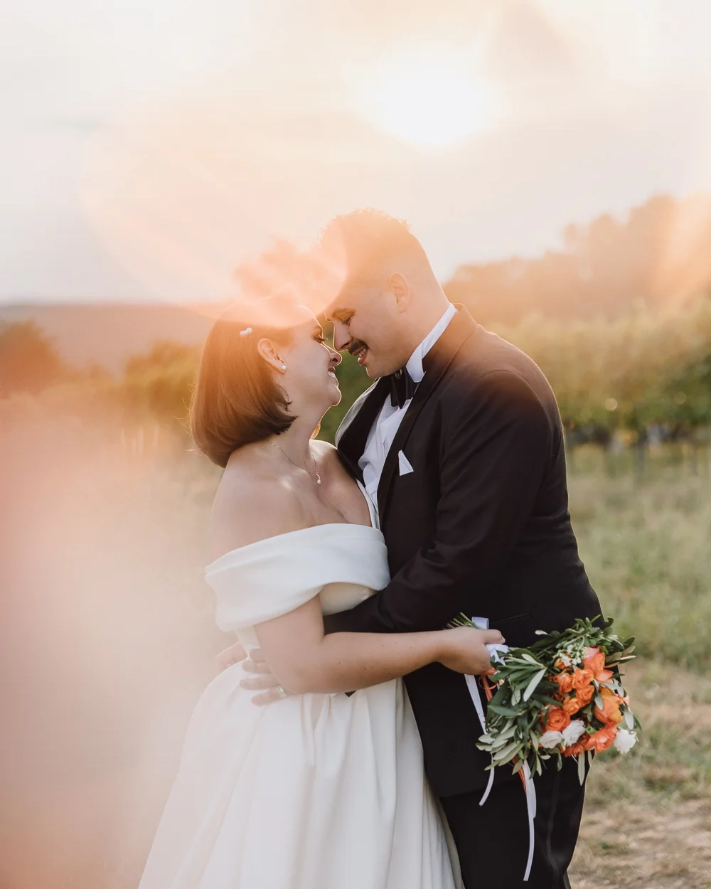 fotograf-hochzeit-steiermark-graz-burgenland-sunset-brautpaarshooting-a-wild-emotion-titel-mobil Welcher Fotograf für Hochzeiten in der Steiermark, aber auch im Burgenland für dich passt? A Wild Emotion sind deine Hochzeitsfotografen für moderne Brautpaarportraits, echte Hochzeitsmomente und authentische Hochzeitsreportagen.