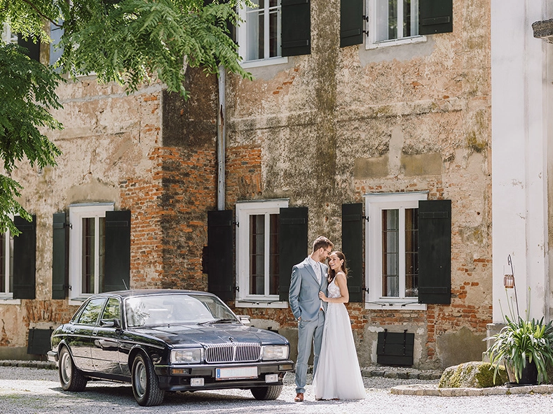 schlosshochzeit-fuerstenfeld-welsdorf-a-wild-emotion-mobil-2026 Heiraten im Schloss ist stilvoll, elegant und einfach wunderschön.