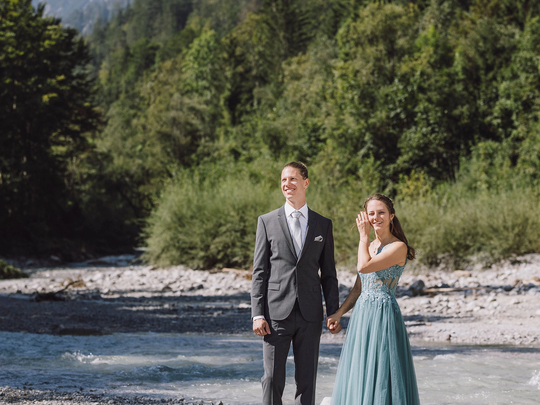 sommerhochzeit-admont-natuerliche-hochzeitsfotos-steiermark-a-wild-emotion-mobil-2026 Heiraten mitten in der Natur, A Wild Emotion ist dein Hochzeitsfotograf für echte, authentische Hochzeitsfotos